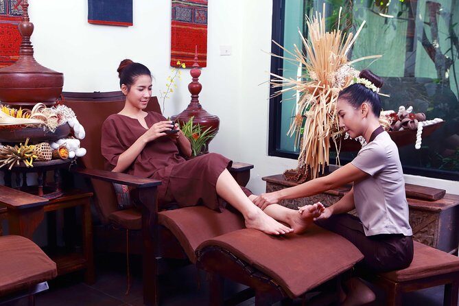 2 Hour Relaxation Luxury Spa Package at Fah Lanna Spa - Old City Branch - Reflexology Foot Massage: The Fast Track to Relief in Two Hours