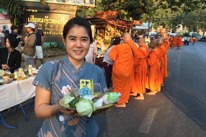 4 highlights: Sticky Waterfall/Elephants/local market /Wat Banden - Key highlights worth waking up for
