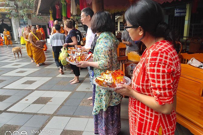 4 highlights: Sticky Waterfall/Elephants/local market /Wat Banden - How long it takes and what you do with the rest of your day