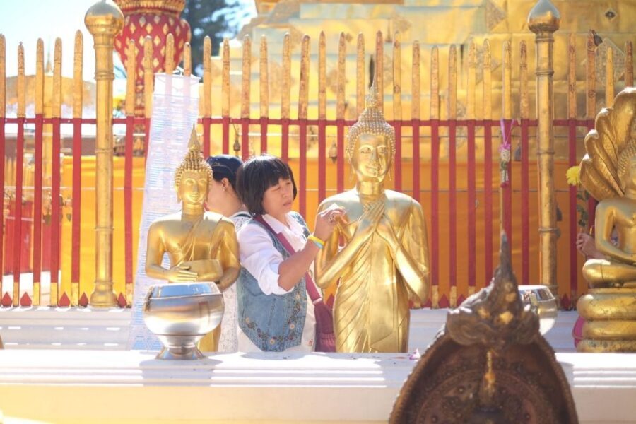 4-Hour Doi Suthep & Hmong Hill Tribe Village from Chiang Mai - Shopping Without Getting Stuck: A Simple Way to Handle Stalls