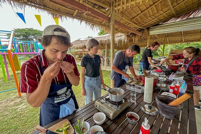 Aroidee’s Farm-Fresh Thai Cooking Experience - Getting There: Wat Suan Dok Start Point and Optional Pickup