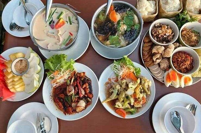 Authentic Chiang Mai 4-Hour Bicycle Tour with Northern Food - Pedaling through everyday Chiang Mai communities