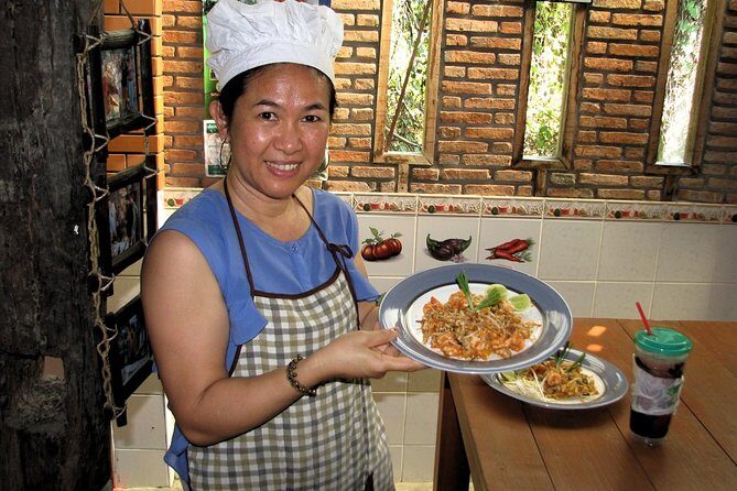 Baan Hongnual: Authentic Thai Cooking & Market Experience - Herb Garden Time and the Small-Group Advantage (Up to 12)