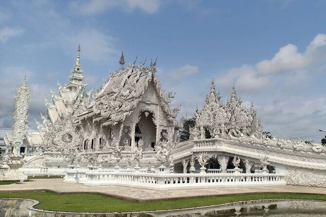 Best Places in Chiang Rai White, Blue, Big Buddha, Tea Plantation - Comfort and timing: how to prepare for a very long day