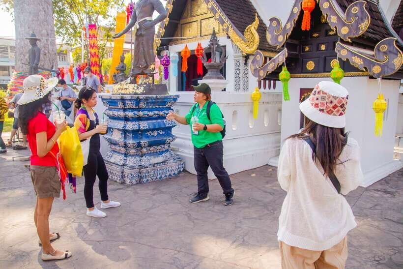 Chiang Mai: 3 Hour Old City and Temples Guided Walking Tour - Wat Phra Singh: mosaic sanctuary and the Lion Buddha payoff
