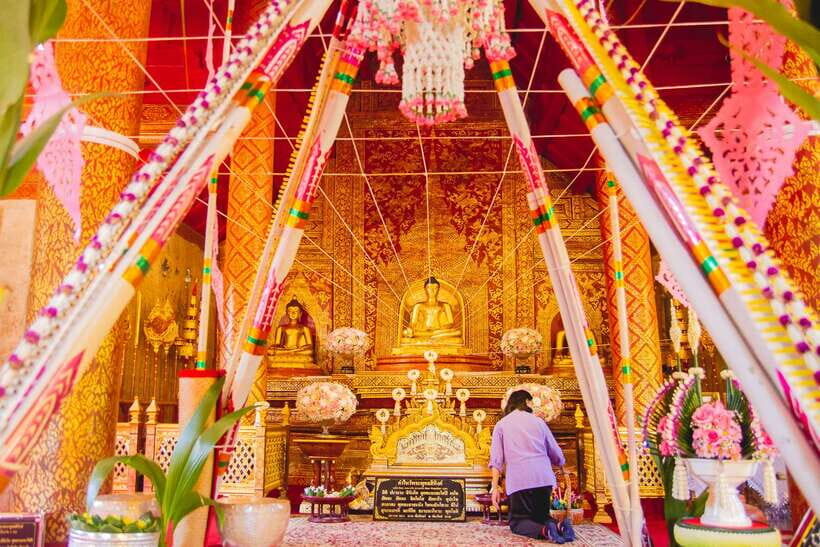 Chiang Mai: 3 Hour Old City and Temples Guided Walking Tour - Price, entrance fees, and why $16 still works