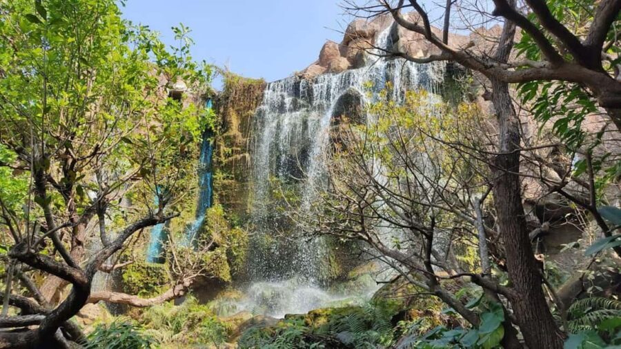 Chiang Mai: Angel Waterfall & Sticky Waterfall & Wat Ban Den - Wat Ban Den Temple Complex: Stupas, Halls, and Quiet Respect