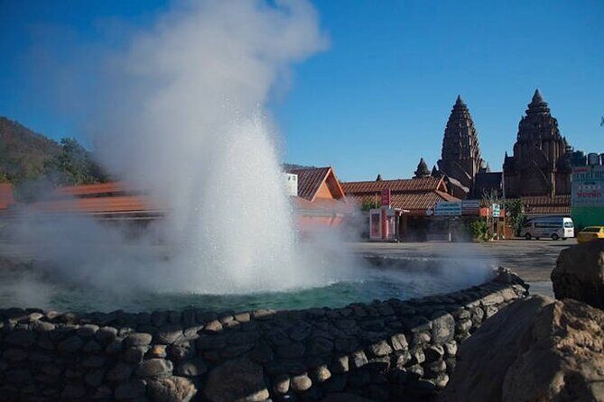 Chiang Mai - Chiang Rai Temples, Long Neck Karen, Golden Triangle - Long Neck Karen village: a short visit where respect matters most