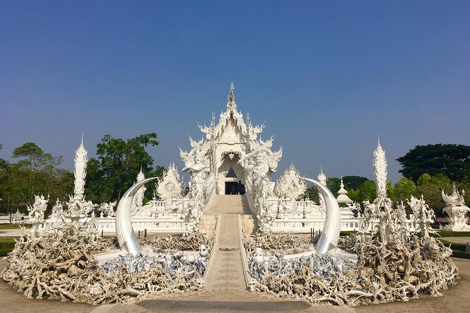 Chiang Mai-Chiang Rai: White Temple-Black Museum-Blue Temple - The long drive from Chiang Mai to Chiang Rai (and how to handle it)