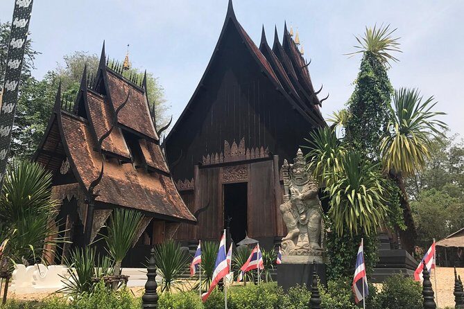 Chiang Mai-Chiang Rai:White+Black+Blue Temple+Golden Triangle+Boat Trip - Minibus timing: what the 13-hour day really feels like