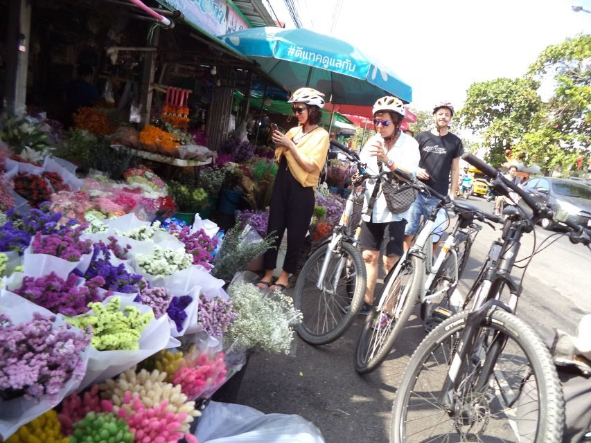 Chiang Mai City Culture Bicycle Ride - Temple trio: Wat Chedi Luang, Wat Prasingh, and Wat Phra Singh