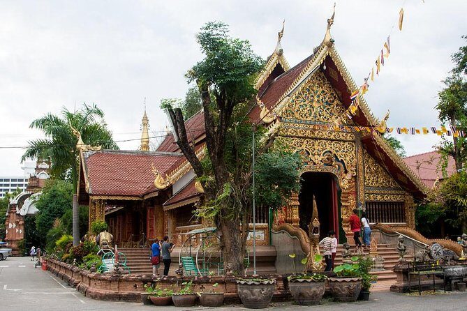 Chiang Mai City Life Style (Half day, No lunch) - Warorot Market (Kad Luang): one hour of local buying and bargaining energy