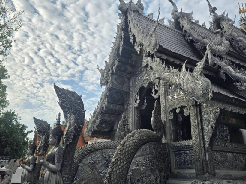 Chiang Mai: City Sightseeing Tour by Tuk Tuk - Tha Pae Gate and the City Moat: First Glimpses of Old Chiang Mai