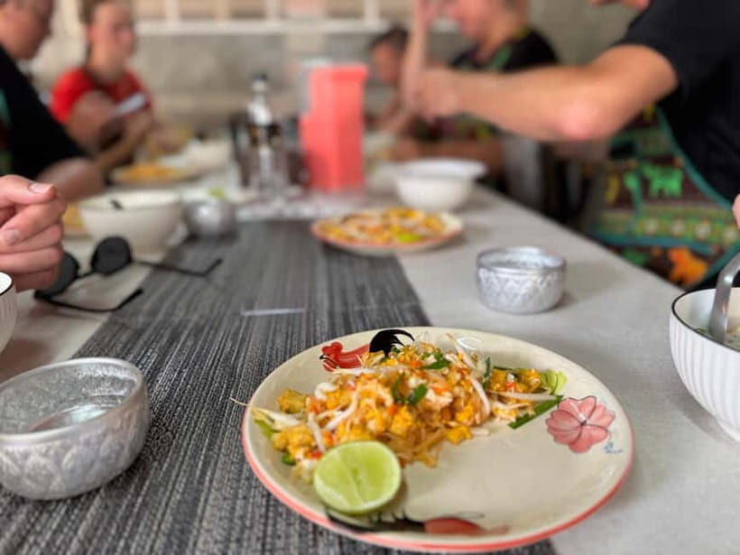 Chiang Mai: Cooking Class with Market and Pickup - Choosing your menu: soups, stir-fries, curries, and curry paste