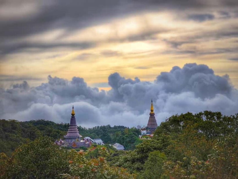 Chiang Mai: Doi Inthanon National Park and Kew Mae Pan Tour - Starting at Doi Inthanon’s Peak: 2,565 Meters of Cold Air and Photos