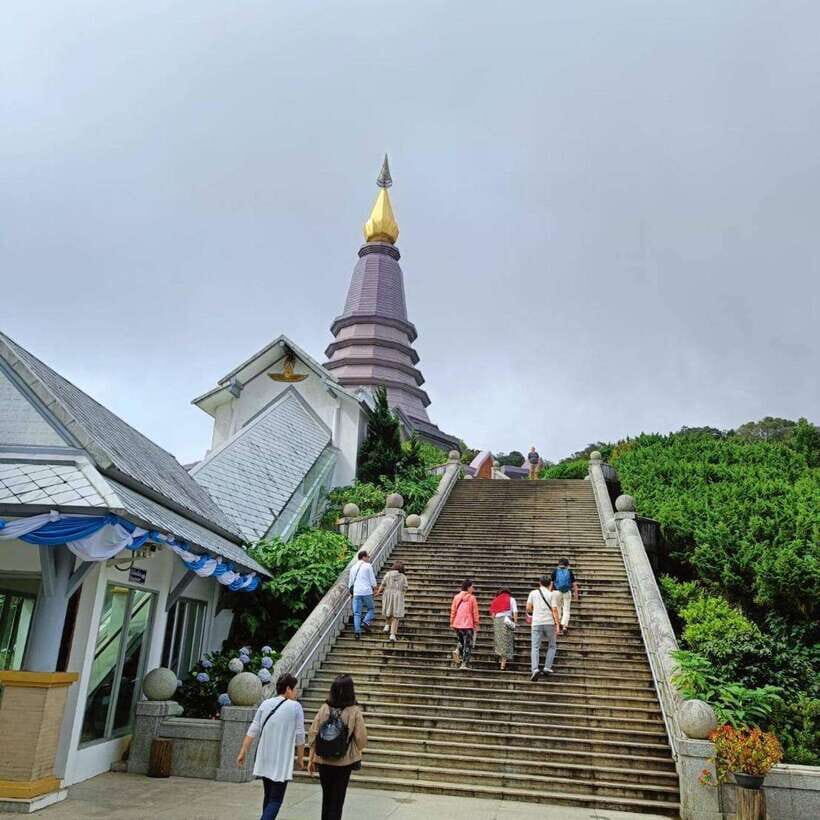 Chiang Mai: Doi Inthanon National Park & Waterfall Day Tour - Hmong Market: local browsing with snack-style energy