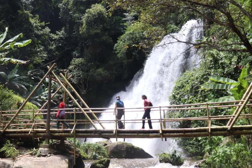 Chiang Mai: Doi Inthanon National Park+Trek Pha Dok Siew - King and Queen Pagodas: Gardens, Views, and a Calm Pause