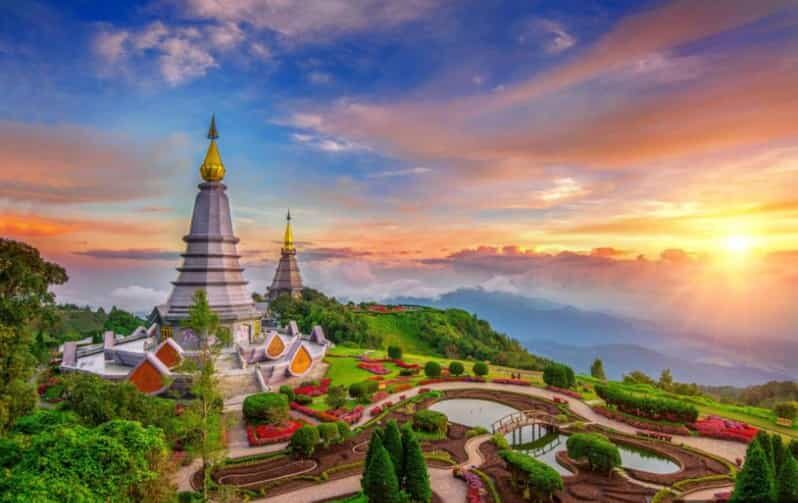 Chiang Mai: Doi Inthanon Park and Pha Dok Siew Hike Day Trip - Hmong Market Lunch: Good Fuel, Not a Shopping Goal