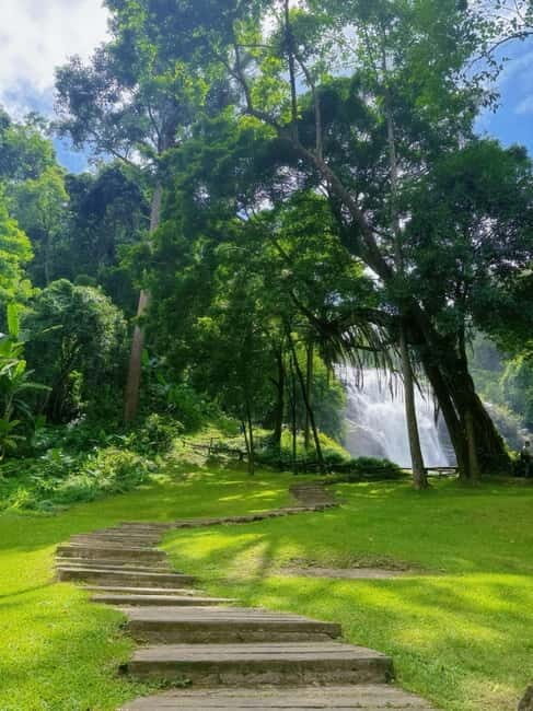 Chiang Mai Doi Inthanon Park Waterfall Pure Sightseeing Tour - Morning pickup and the A/C van reality check