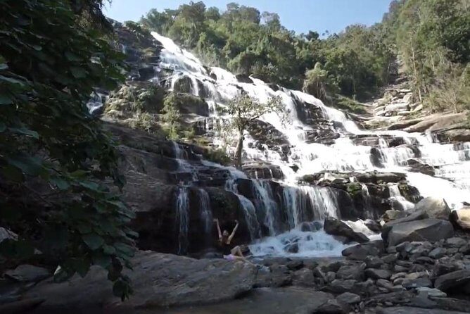 CHIANG MAI: Doi Inthanon-Trekking Pha Dok Seaw-Waterfall-Lunch - Karen villages and Pha Dok Siew: rice terraces, coffee, and a swim moment