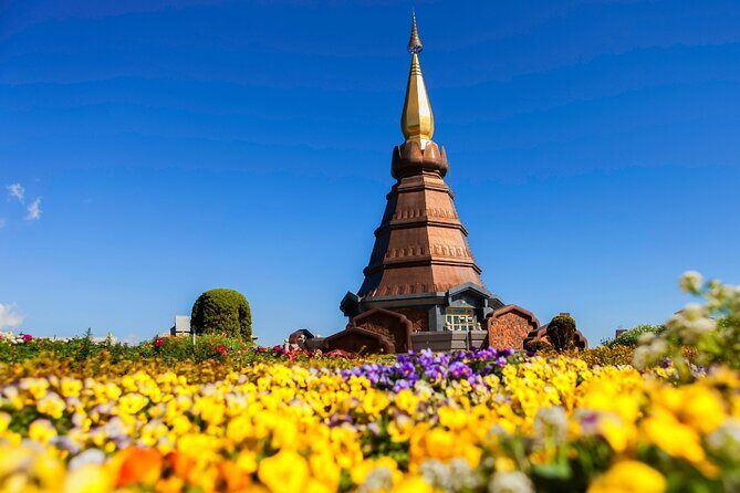 Chiang Mai: Doi Inthanon, Waterfalls, and Hill Tribe Village - Hmong market stop: quick browsing with local goods