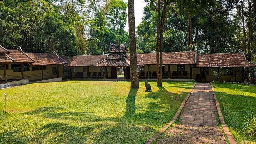 Chiang Mai: Doi Suthep and Wat Pha Lat Temple Evening Tour - Who should book, and who should pass