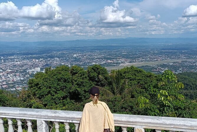 Chiang Mai Doi Suthep Temple and Wat Pha Lat Hike - Time at Wat Phra Lat: what to do while the forest quiets down