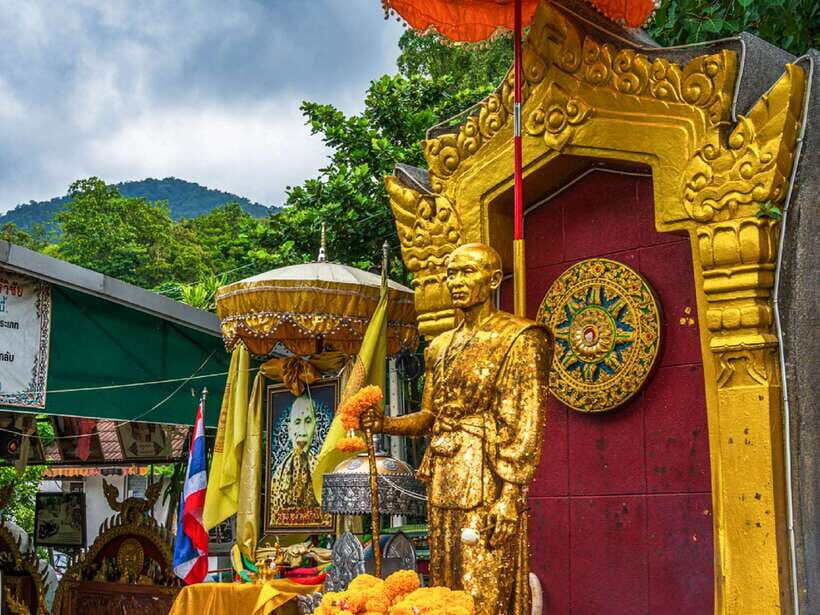 Chiang Mai: Doi Suthep, Wat Umong, and Pha Lat Sunrise Tour - Pickup, meeting point, and the small-group feel that changes everything