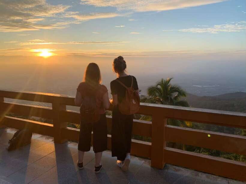 Chiang Mai: Doi Suthep, Wat Umong, and Pha Lat Sunrise Tour - Doi Suthep steps and the big view: what to expect at Wat Phra That