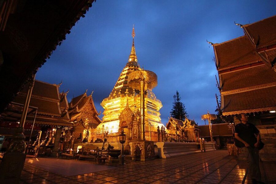 Chiang Mai: Doi Suthep & Wat Umong Twilight Tour with Pickup - Why Doi Suthep at night feels different