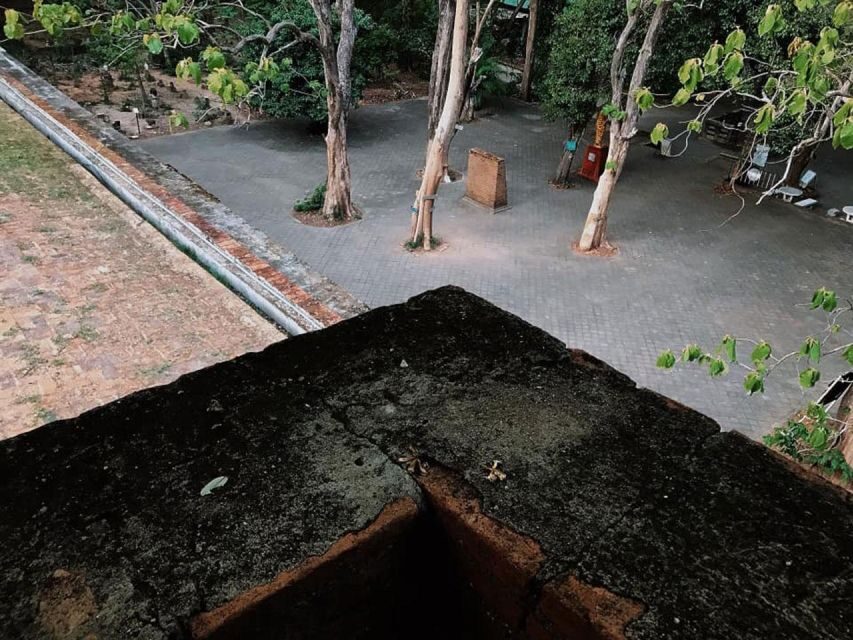 Chiang Mai: Doi Suthep & Wat Umong Twilight Tour with Pickup - The monk moments: why temple etiquette matters