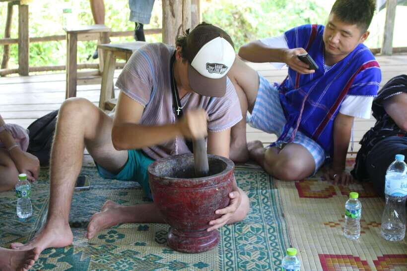 CHIANG MAI ELEPHANT VILLAGE SANCTUARY JUNGLE ADVENTURE - Meeting the elephants: close contact, careful supervision