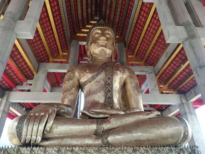 Chiang Mai: Elephants, Sticky Waterfalls, Market and Temple - Transport, photos, and the small-group advantage