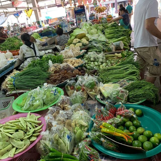 Chiang Mai: Evening Cooking Class and Local Market Visit - Wandering the Market and the Organic Garden for Real Ingredients