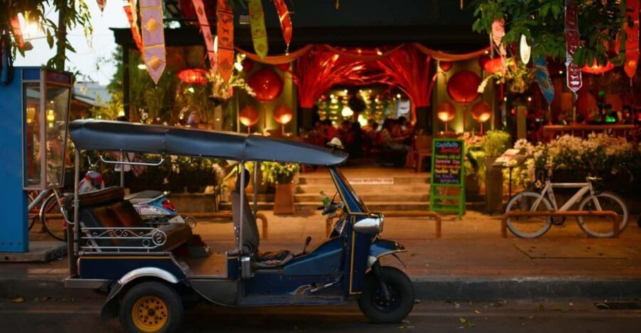 Chiang Mai: Evening Foodie Tour - 17:00 move to the night market near Chang Puak Gate or North Gate