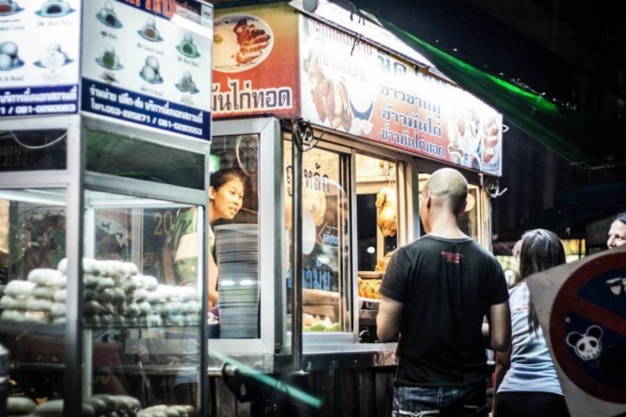 Chiang Mai: Evening Local Street Food Market Tour - Evening markets, orderly eating, and zero guesswork