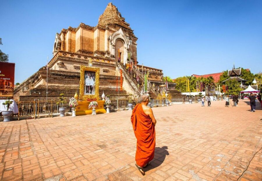 Chiang Mai: Exploration of Old City by Private Tuk-Tuk - Stop 2: Wat Chedi Luang’s Colossal Scale and Lanna Impressions