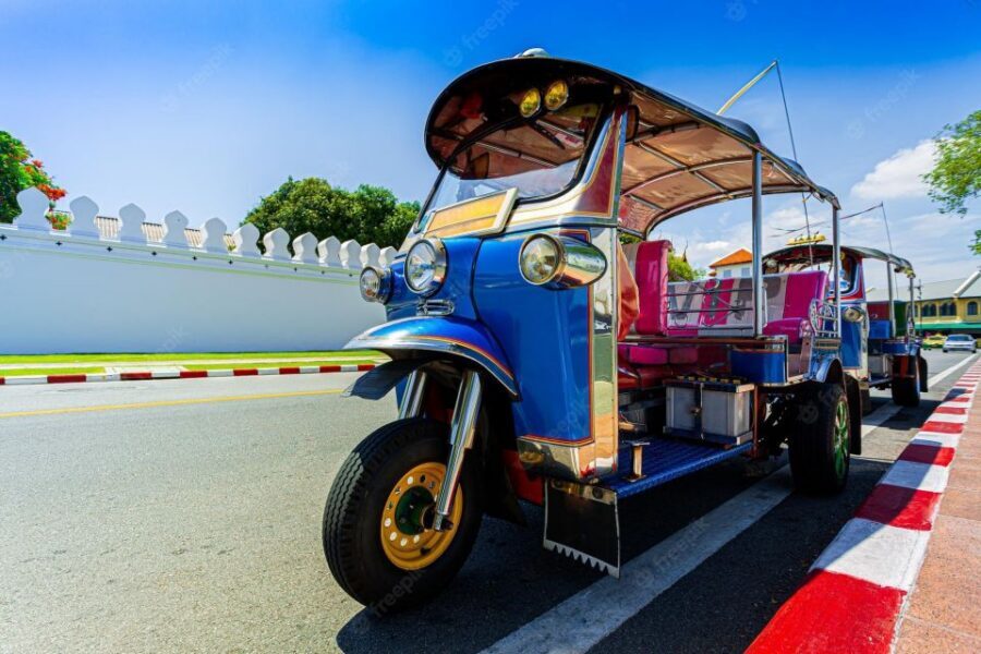 Chiang Mai: Exploration of Old City by Private Tuk-Tuk - Stop 3: Wat Phra Singh Woramahawihan and the Architecture You’ll Actually Notice