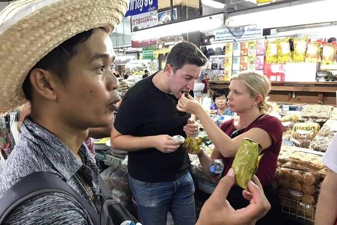 Chiang mai Foodies and Historic Walk - Old City start at the Three Kings Monument