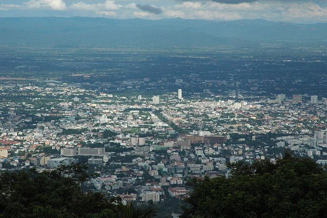 Chiang Mai: Guided City & Temple Discovery with Hotel Pickup - Temple dress code: the one rule you really need to respect