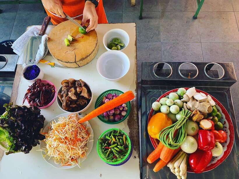 Chiang Mai: Half Day Cooking Class at Organic Farm - How the class works: small group stations and real cooking time