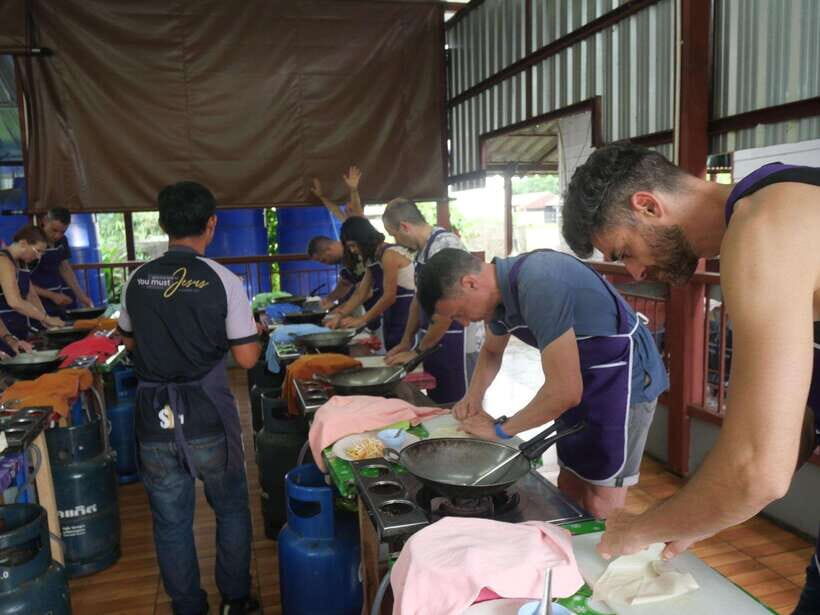 Chiang Mai: Half Day Cooking Class at Organic Farm - What you’ll cook: curries, stir-fries, soup, and spring rolls