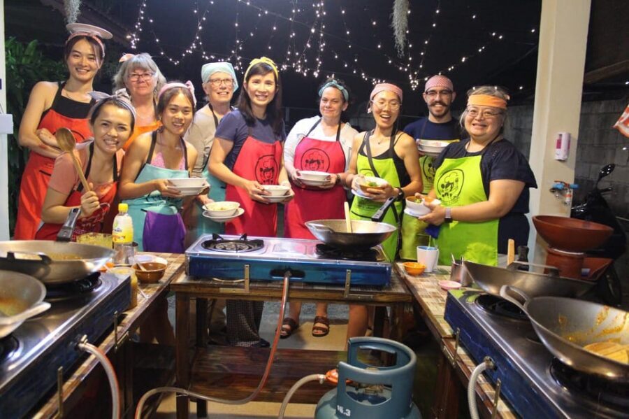 Chiang Mai: Half Day Evening Cooking Class with Market Tour - English instruction, small group vibe, and instructor personalities