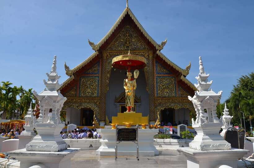 Chiang Mai: Historic Temples and City Guided Walking Tour - Wat Chedi Luang: the ruined chedi and the Buddha inside