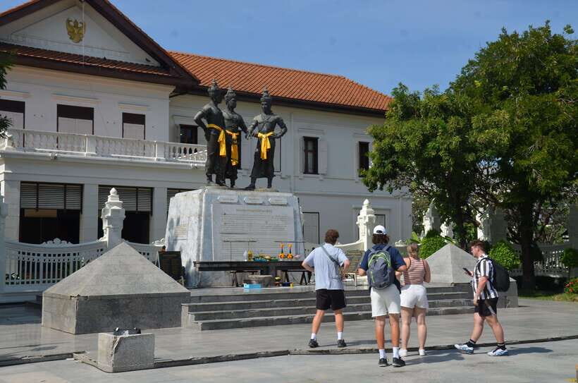 Chiang Mai: Historic Temples and City Guided Walking Tour - Value check: is $21 worth it?
