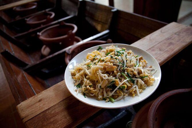 Chiang Mai Home Cooking Class with Garden Tour & Hotel Transfers - Who should book this cooking class in Chiang Mai?
