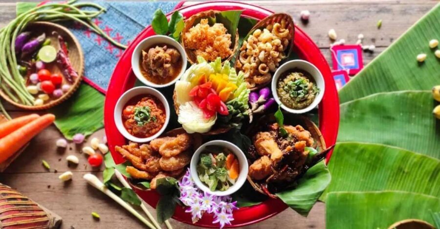 Chiang Mai: Khantoke Dinner with Traditional Performance - What You Actually Eat: Set Menu vs Buffet