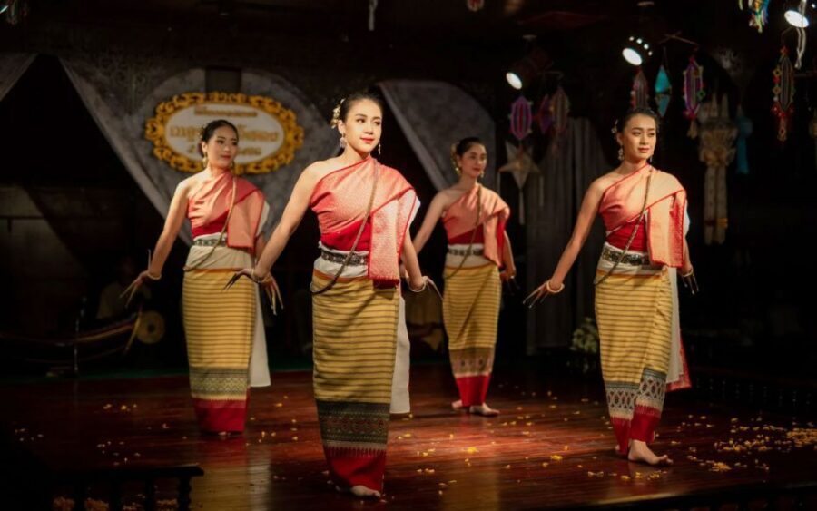 Chiang Mai: Khantoke Dinner with Traditional Performance - The Venue Vibe: Gardens or a Traditional Lanna Setting