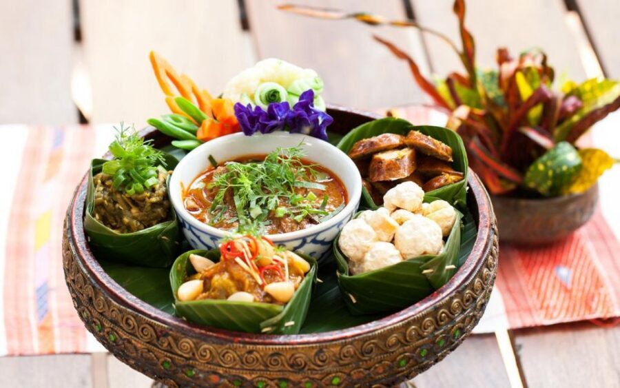 Chiang Mai: Khantoke Dinner with Traditional Performance - Small Group Size: Better Atmosphere, Less Chaos