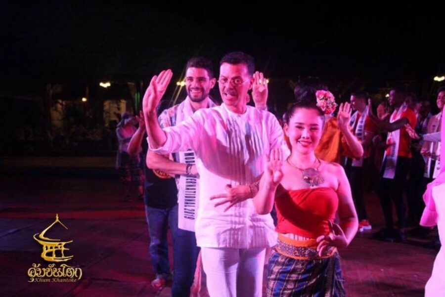 Chiang Mai: Khum Khantoke Northern Thai Cuisine and Show - How the dinner works: buffet-style food plus set options